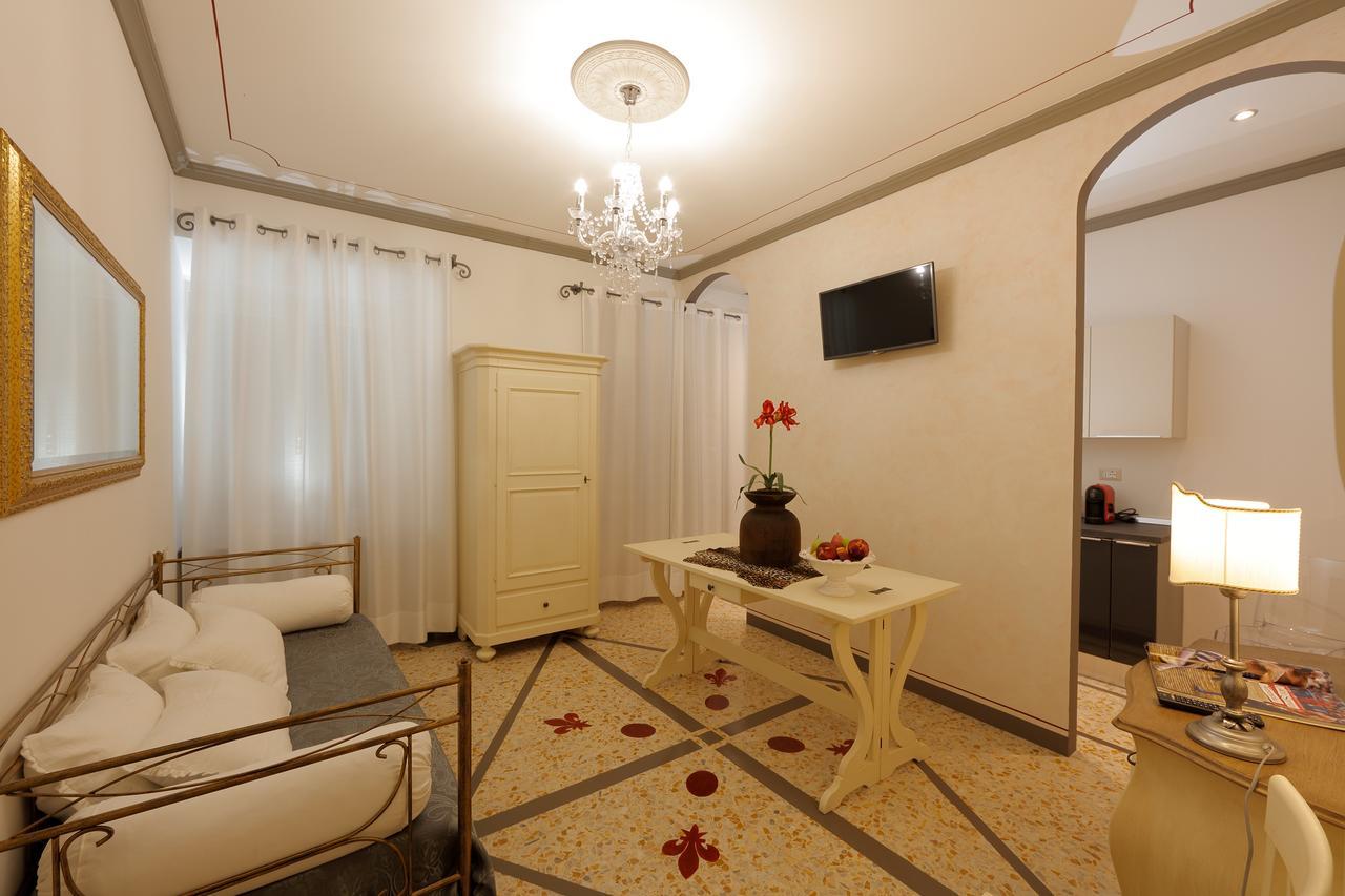 Palazzo Mari Suite & Rooms B&B Montevarchi Exterior foto